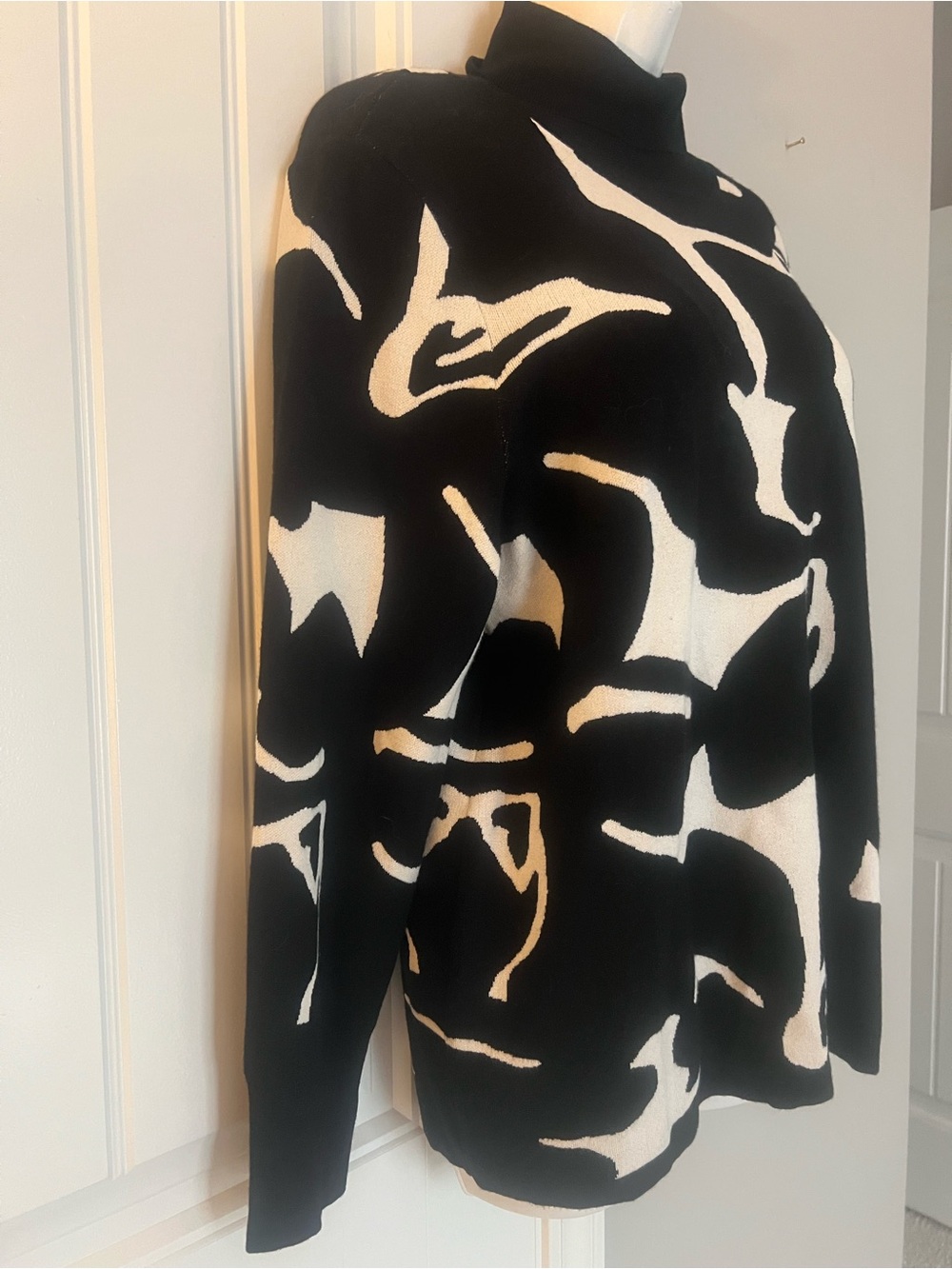 NWOT CHICOS BOUTIQUE ABSTRACT TURTLENECK SWEATER SZ 2/L/12 - Picture 5 of 9